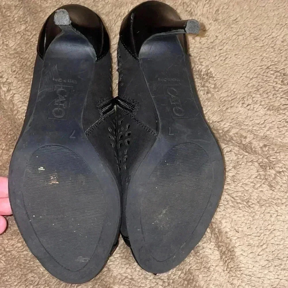 Women’s Cato Heels - Picture 5 of 6